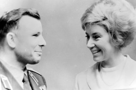Abicair with the astronaut Yuri Gagarin in Moscow, 1962.