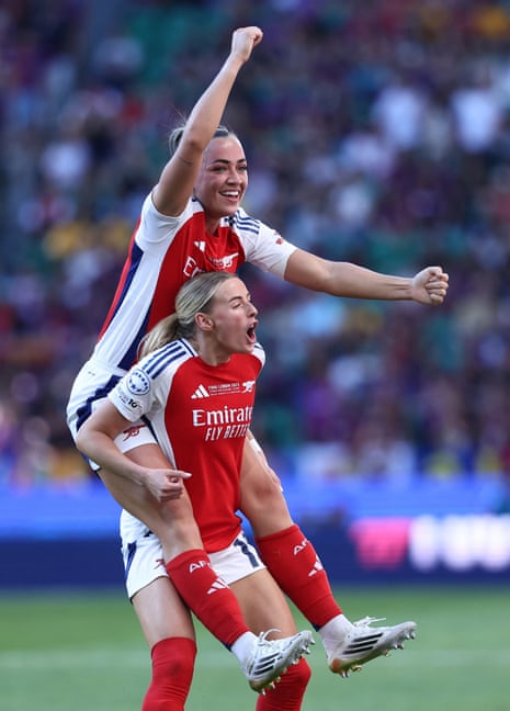 Arsnal 1-0 Barcelona: Mrs. Champions League Fire - Mrs. Champions League 1 Chloe Kelly and Katie McCabe celebrates