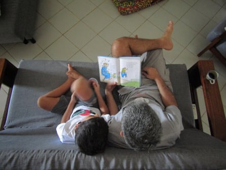 Viola sends us some snaps that represents her life in quarantine in her house in Dar Es Salaam, Tanzania. Here with her father and little brother.