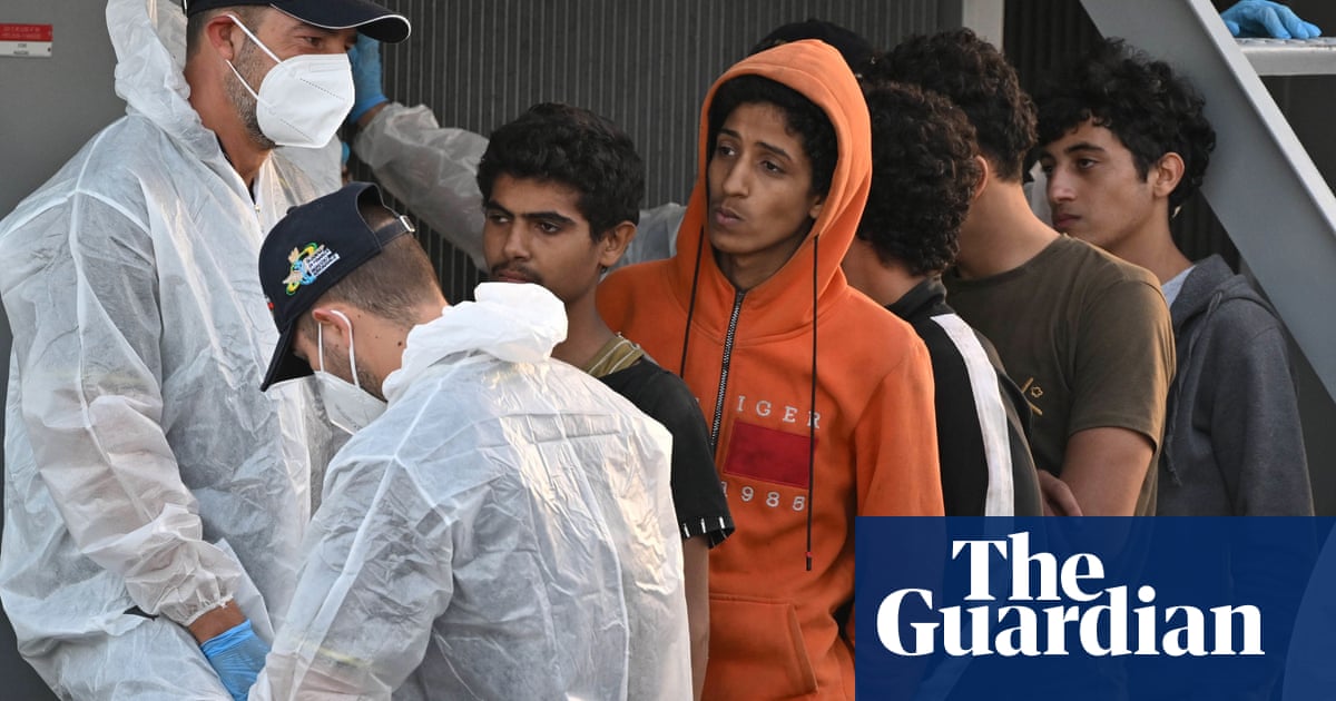 People-smugglers ‘recruiting Russian captains for migrant boats to Italy’