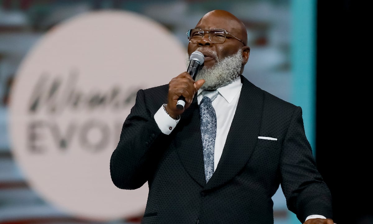 Megachurch founder TD Jakes suffers health incident during sermon in Texas | Texas | The Guardian