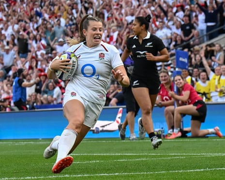 EnglandâÂÂs Zoe Harrison races away