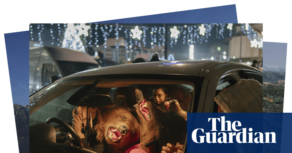 Ski jumps, dancers and bear festivals: photos of the day