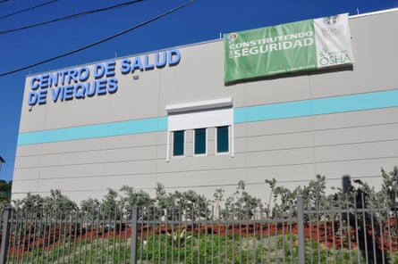 Building with sign reading Centro de Salud de Vieques