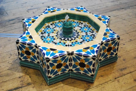 A tile fountain inspired by kashikari panels found in Nasarpur’s old mosque.