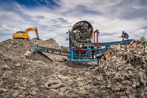 Adapting for Tomorrow | Bio Mining With Trommel Machine by Sujan Sarkar

Cooch Behar, India, August 2022. The decomposition of waste in city landfills