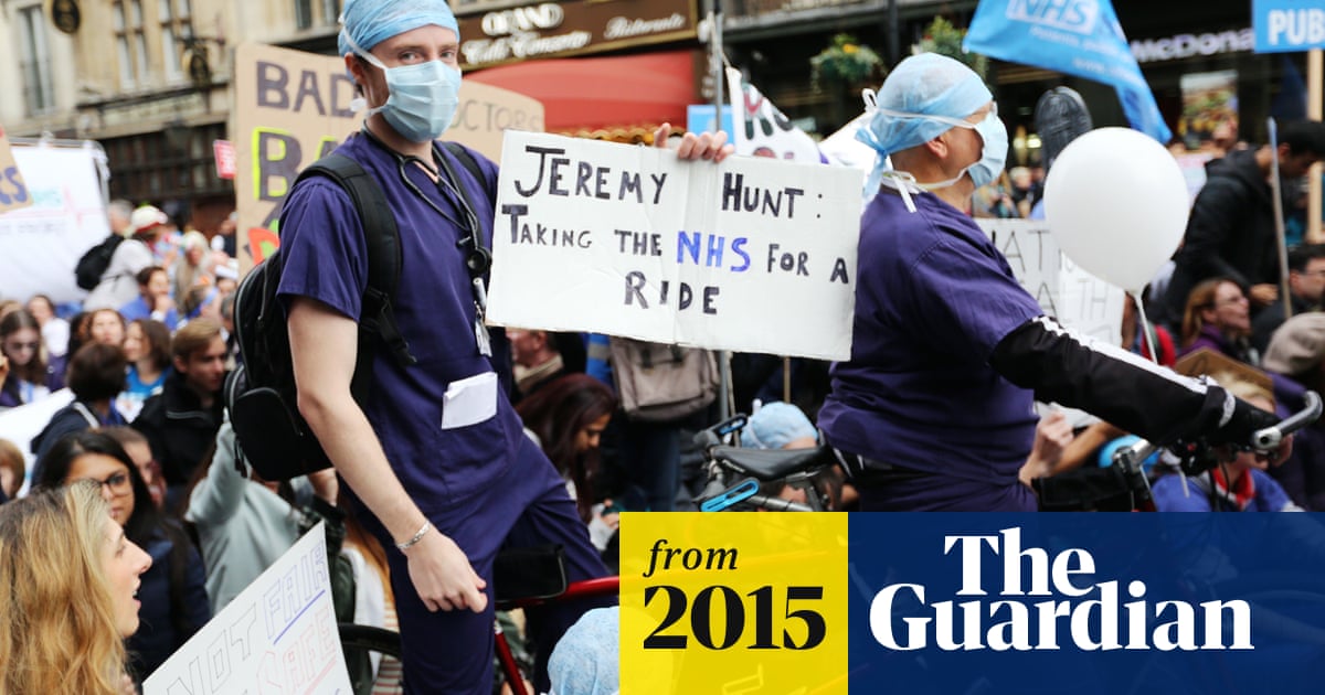 Junior doctors reject 'misleading' pay offer and criticise Jeremy Hunt