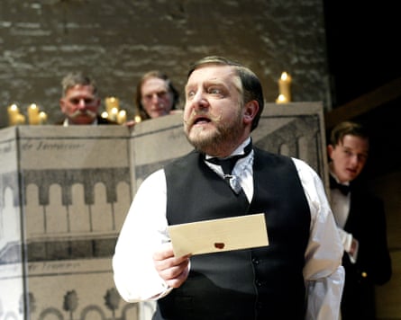 Simon Russell Beale’s Malvolio gets pranked in Sam Mendes’s 2002 production.