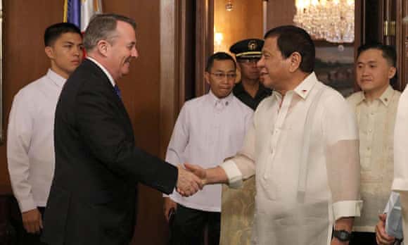 Liam Fox meets Philippines president Rodrigo Duterte.