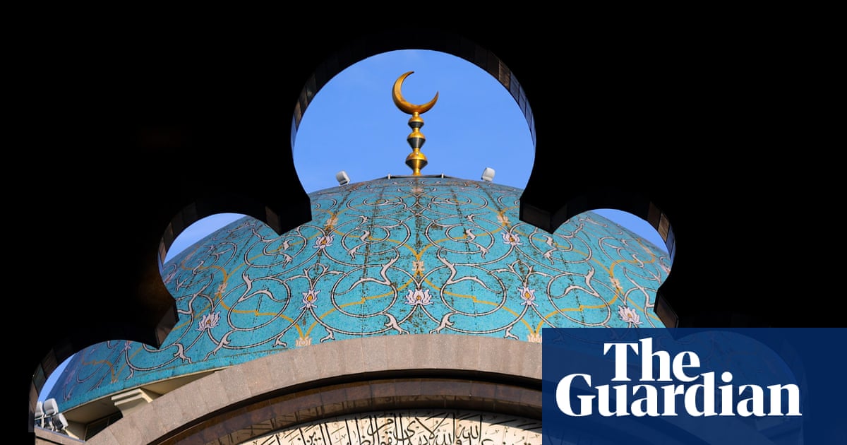 Malaysian state threatens to jail Muslim men who skip Friday prayers