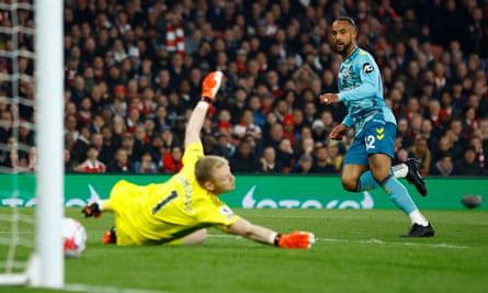 Theo Walcott doubles Southampton’s lead with a smart finish against his former club