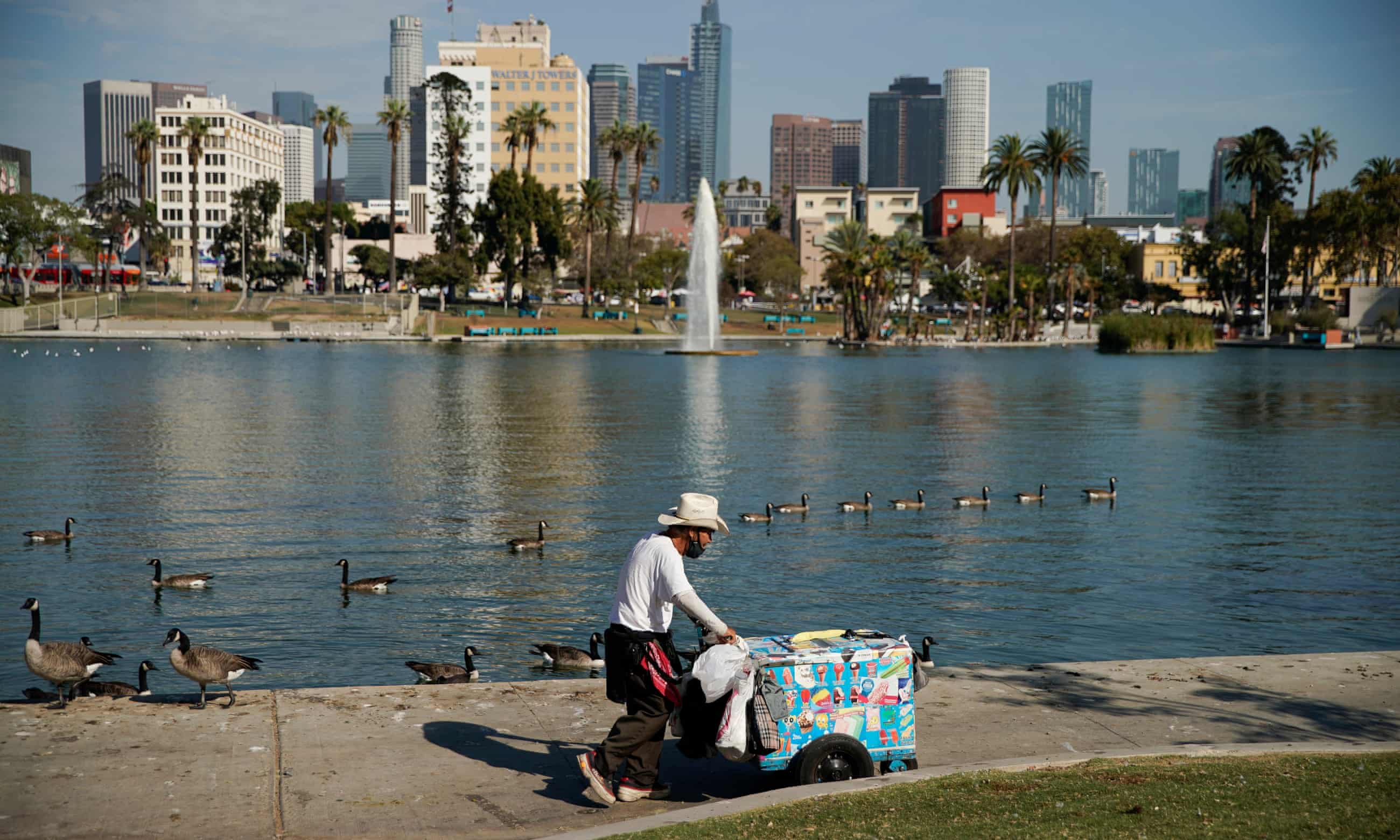 ‘It’s too hot’: Los Angeles melts under its worst heatwave of the year (theguardian.com)