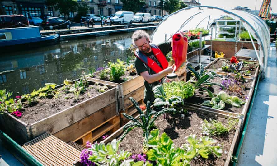 Floating Garden starting its tour from Glasgow (Spiers Wharf), as part of the Dandelion Festival.