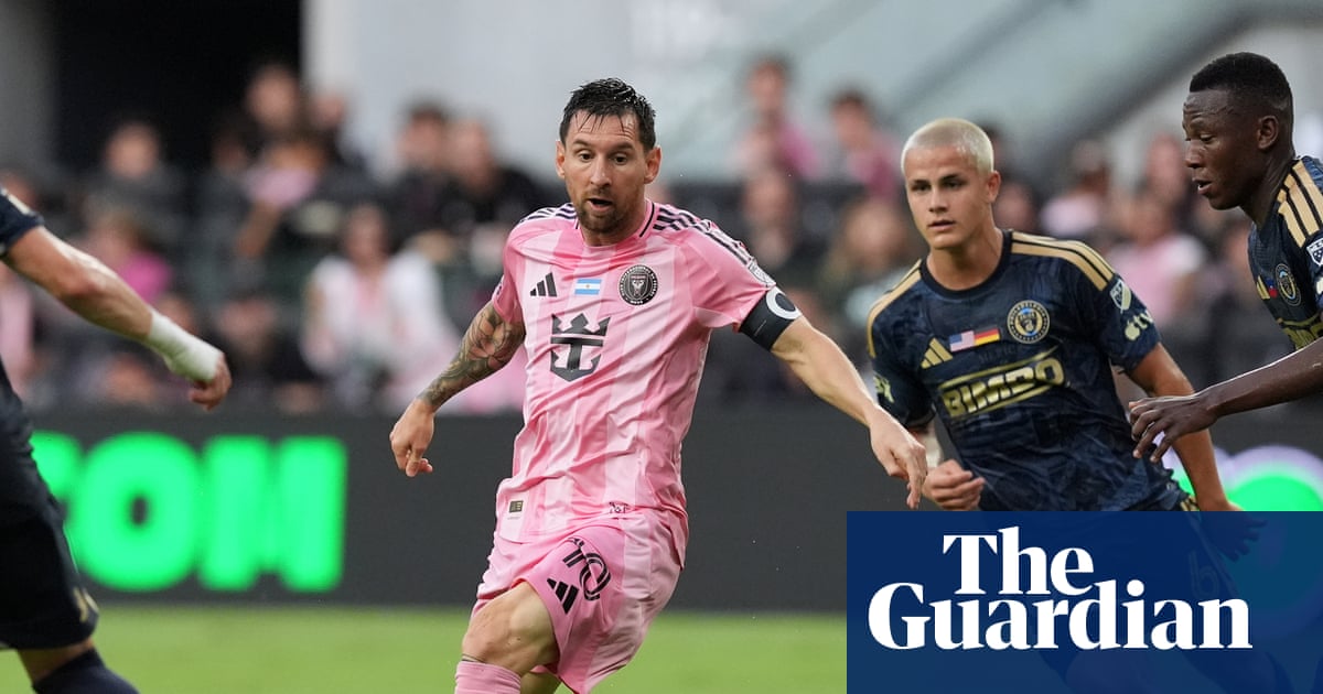 Lionel Messi exits final Miami game before World Cup with possible injury
