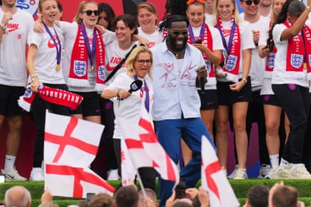 Sarina Wiegman x Burna Boy