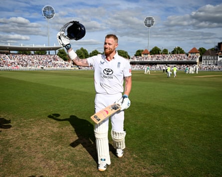 Ben Stokes waves arsenic he leaves nan section aft his last innings astatine Trent Bridge