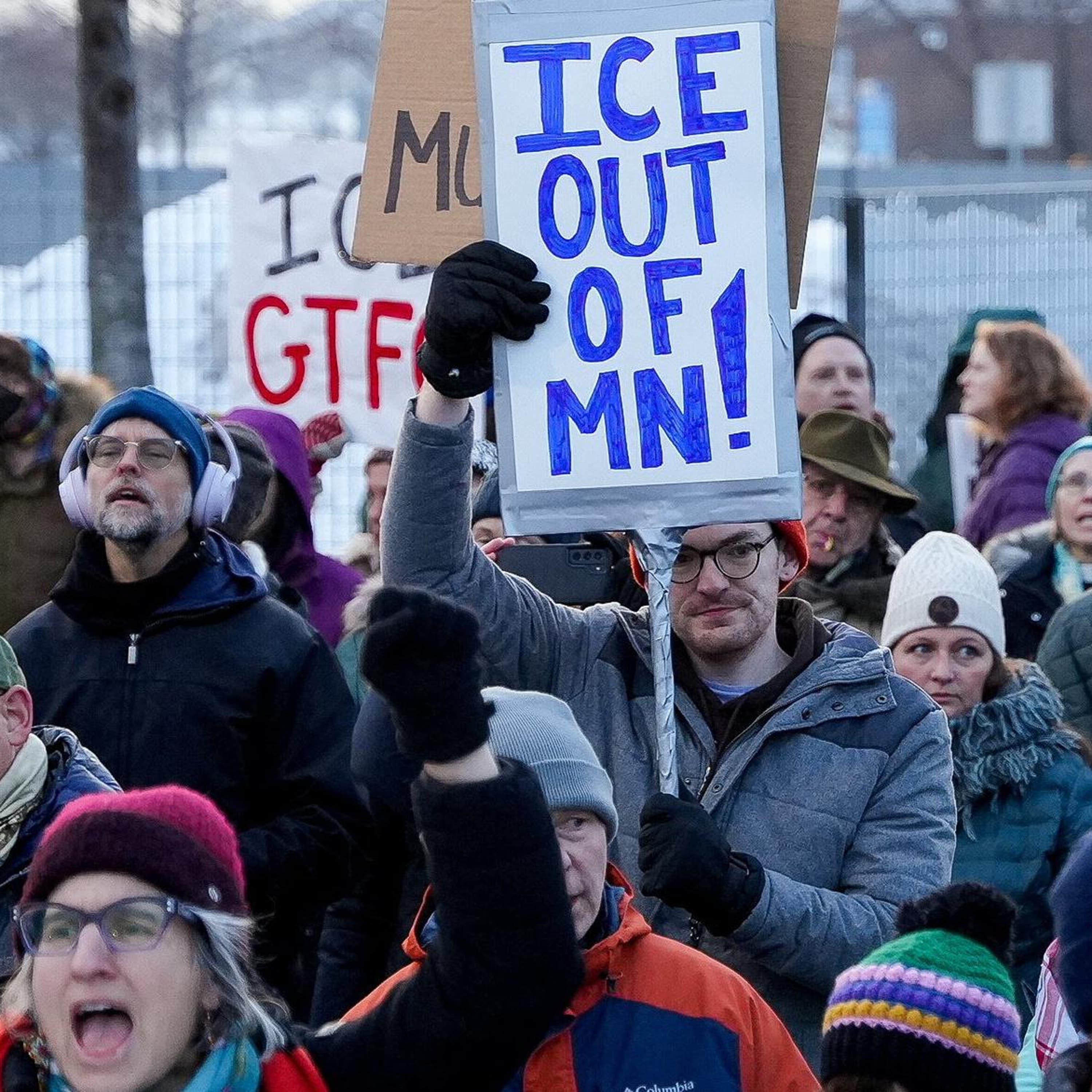 Minneapolis shooting: US on edge after woman killed by ICE agent – The Latest Minneapolis shooting: US on edge after woman killed by ICE agent – The Latest
