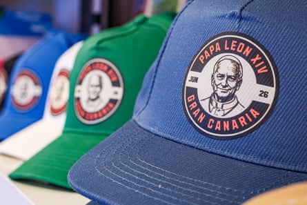 caps with images of the Pope and the words ‘Gran Canaria’