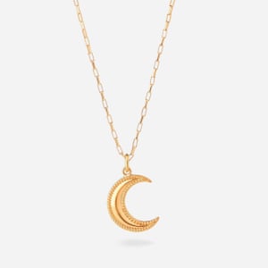 OtiumbergOtiumberg's process is both conscious and transparent. They have zero waste, only work with ethical suppliers and use recycled gold, ethically sourced stones and plastic and foam-free packaging. Moon pendant, pre order for GBP145, otiumberg.com