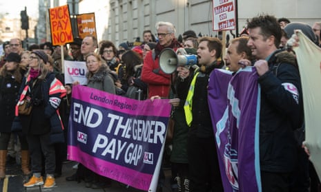 UCU members on strike at University College London