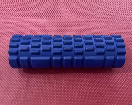 Un rodillo de espuma 321 resistente de un gimnasio en casa