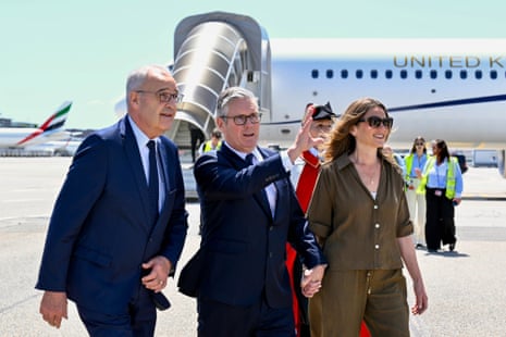 Ο Στάρμερ λέει ότι ελπίζει ότι η απαγόρευση των μέσων κοινωνικής δικτύωσης για άτομα κάτω των 16 ετών θα τεθεί σε ισχύ την ερχόμενη άνοιξη – η πολιτική του Ηνωμένου Βασιλείου ζωντανά