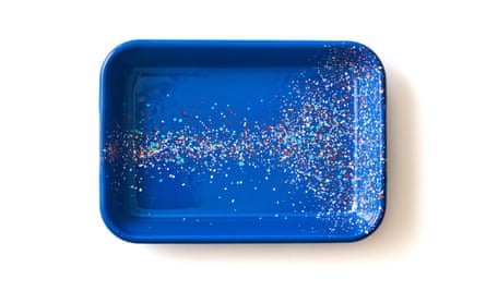 A blue and multicoloured paint splatter roasting tin