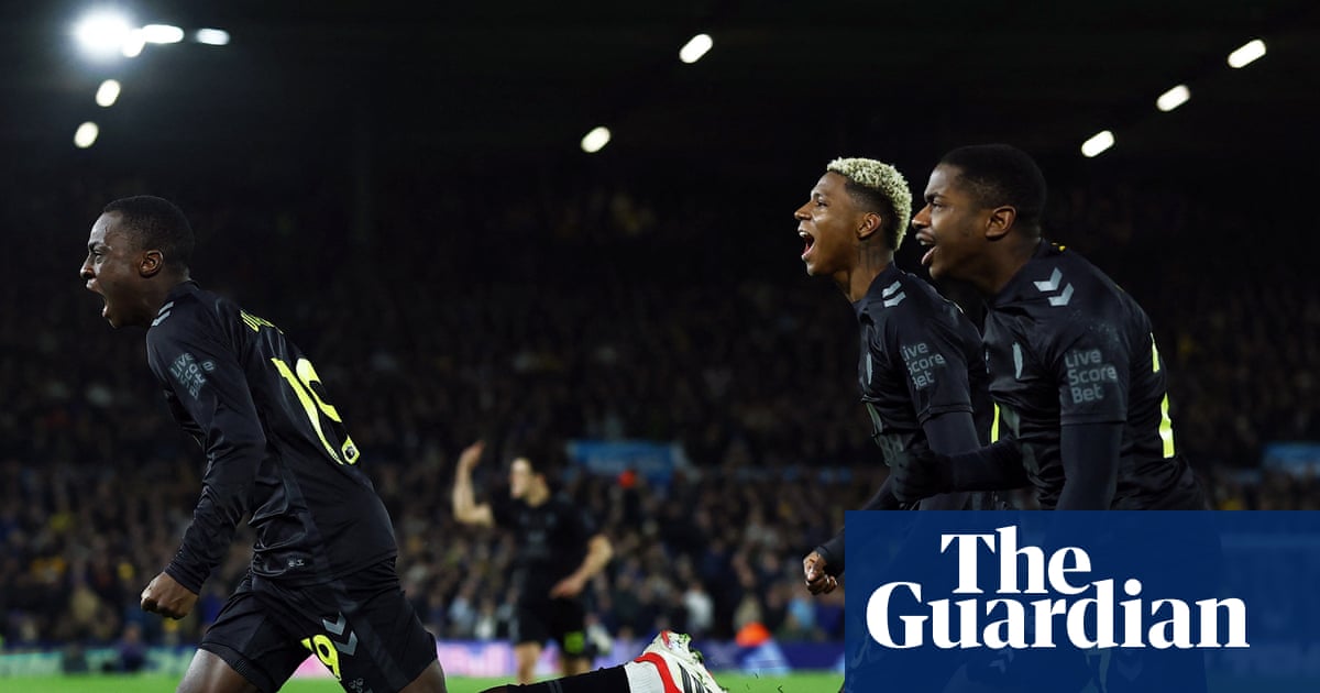 Habib Diarra’s decisive penalty for streetwise Sunderland sees off Leeds