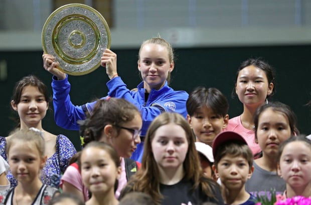 Elena Rybakina with the Wimbledon trophy and local children in Nur-Sultan.
