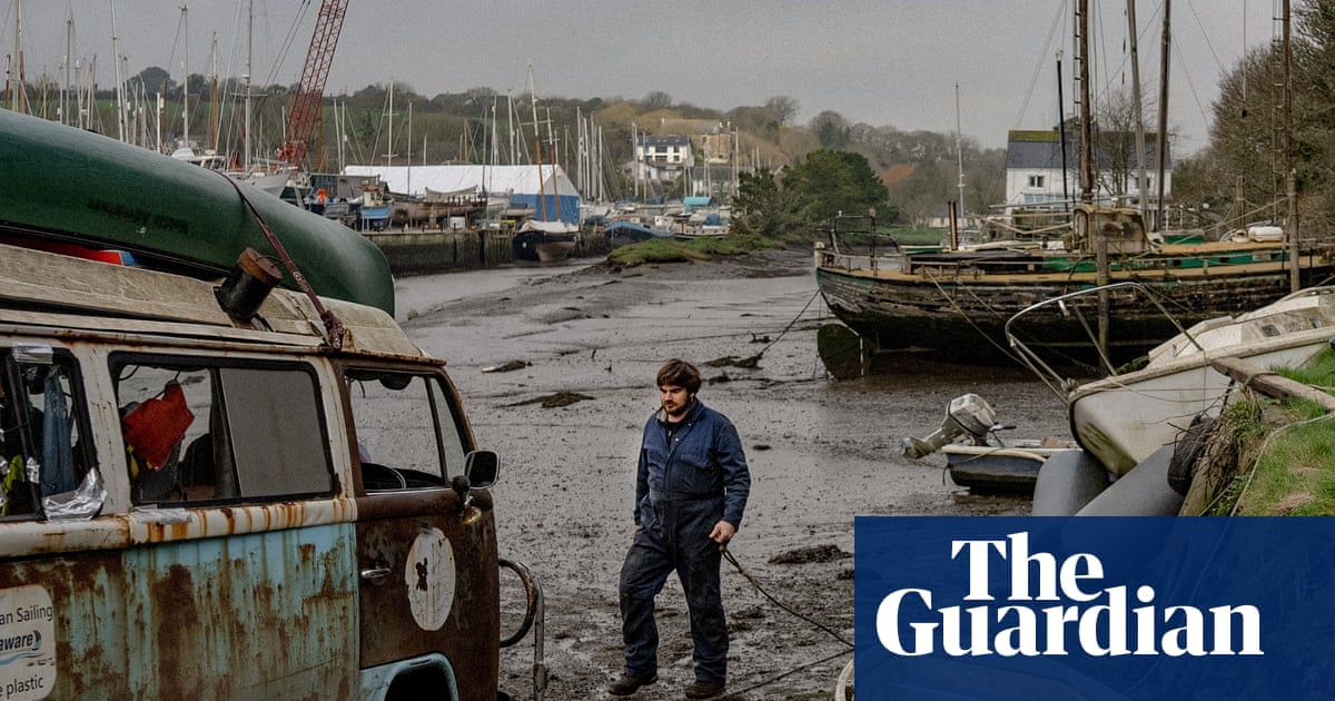 Stern warning: one man’s mission to clear the rotting boats poisoning Cornwall’s creeks Stern warning: one man’s mission to clear the rotting boats poisoning Cornwall’s creeks