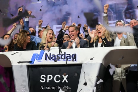US-ECONOMY-MARKETS-SPACEX-IPOBret Johnsen (C), SpaceX Chief Financial Officer, and Gwynne Shotwell (center R), SpaceX President and Chief Operating Officer, celebrate as they ring the opening bell at the Nasdaq MarketSite to celebrate the launch of SpaceX's initial public offering (IPO) in New York.