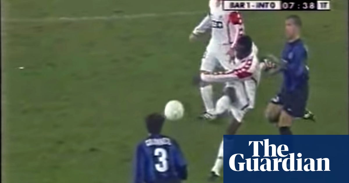 Golden Goal: Hugo Enyinnaya for Bari v Internazionale (1999)