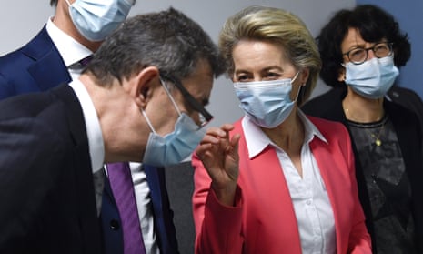 Ursula von der Leyen (centre) speaks with the Pfizer chief executive Albert Bourla during a visit to the pharmaceutical company in Belgium in April 2021