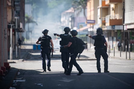 French police forces take part in an operation to remove a roadblock set up by pro-independence supporters in the Vallee du Tir district of Noumea, June 2024.