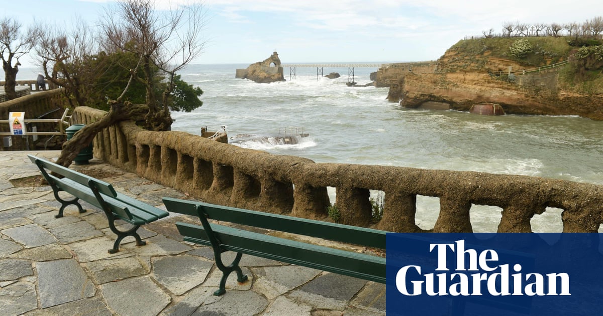 From Blocked Off Beaches To Bench Bans Easter Lockdowns Around
