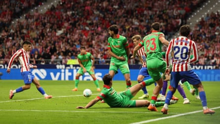 Thiago Almada scores the only goal of the game as Atlético Madrid beat Osasuna 1-0