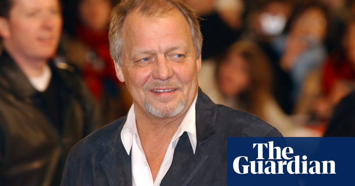 Актьорът и певец най известен с главна роля в полицейски сериали