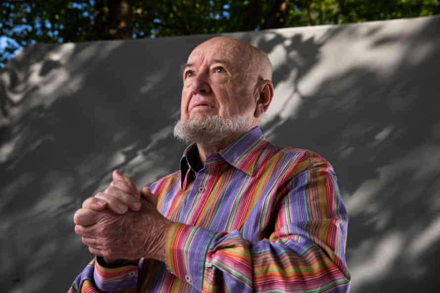 Thomas Keneally, romancier, dramaturge et essayiste australien.