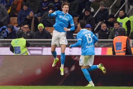 Scott McTominay jumps in delight after making it 2-2