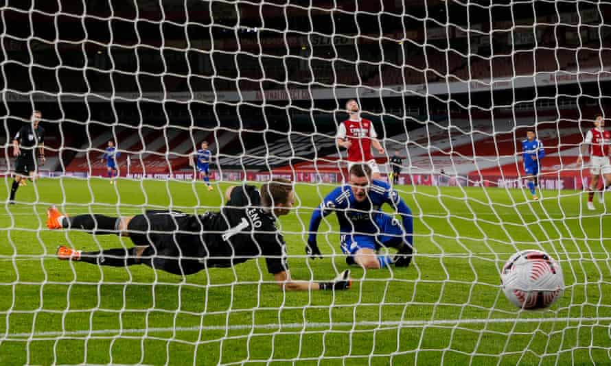 Jamie Vardy scores Leicester’s winner at the Emirates in October 2020.