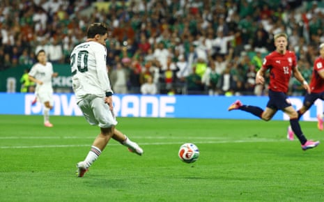 Mateo Chavez scores for Mexico