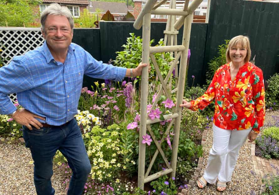 Alan Titchmarsh and district nurse Pat Hastings in Love Your Cottage Garden Special.