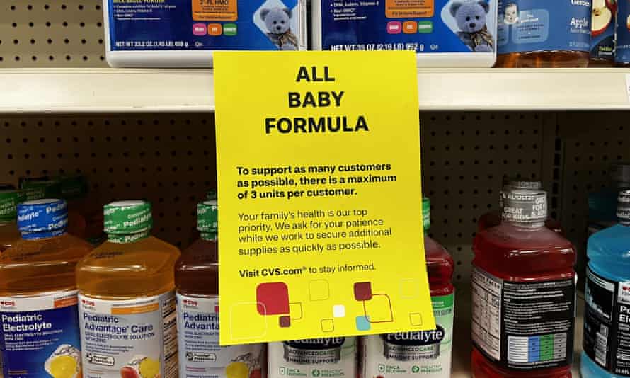 A sign at a US pharmacy about the baby formula shortage.