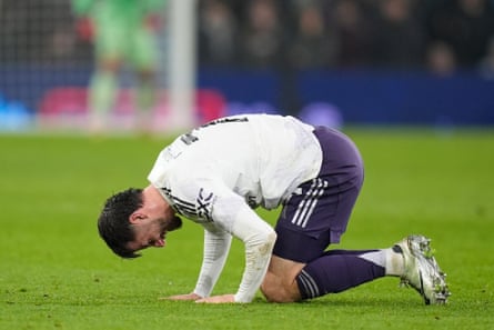 Bruno Fernandes goes down injured