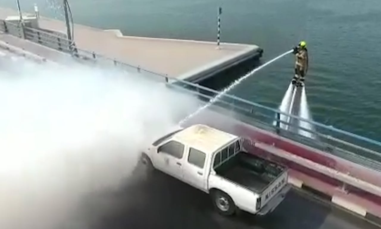 Dubai firefighters aided by water jetpacks – video, World news