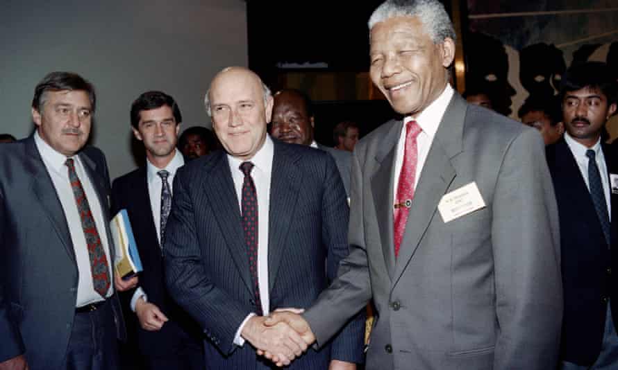 FW de Klerk shaking hands with Nelson Mandela in 1992.
