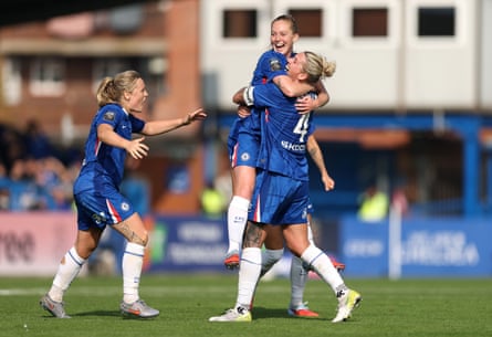 Seleção inglesa feminina em pose para foto.