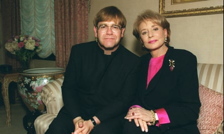 Barbara Walters con Elton John en 1997