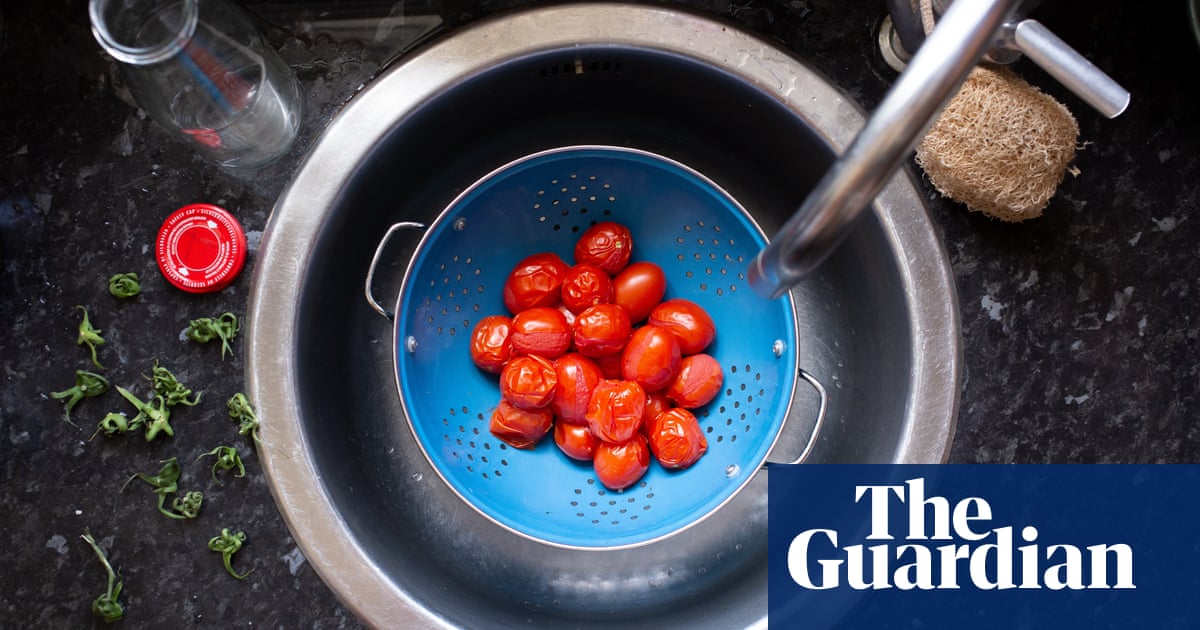 Cooking with tomatoes? Use the vine, too