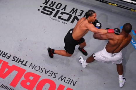 Da'Mazion Vanhouter lands a punch on Raphael Akpejiori during their heavyweight bout at T-Mobile Arena in Las Vegas.